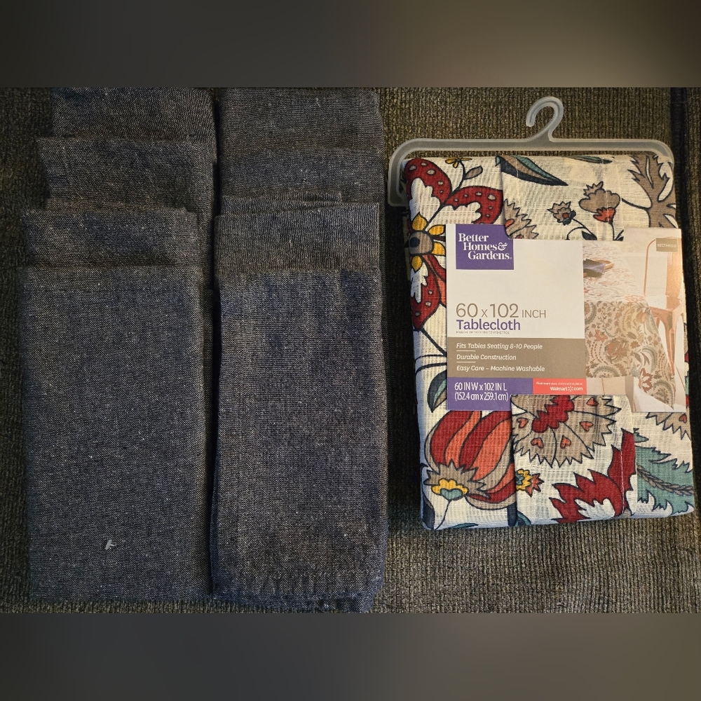 NWT Better Homes & Gardens Tablecloth with Floral Design
